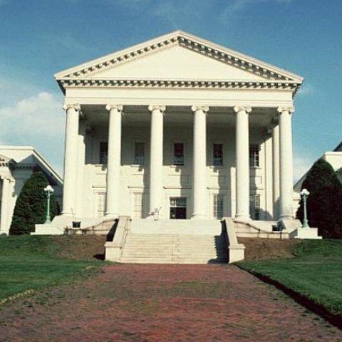 Photo of Virginia's capitol building. 